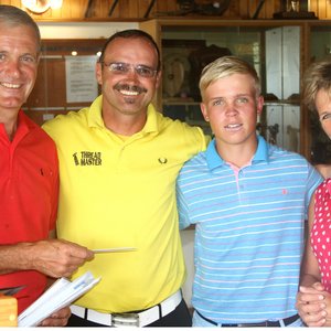 3de Prys Wenners: Johan Grove en seun saam met Deon en Linda Kloppers